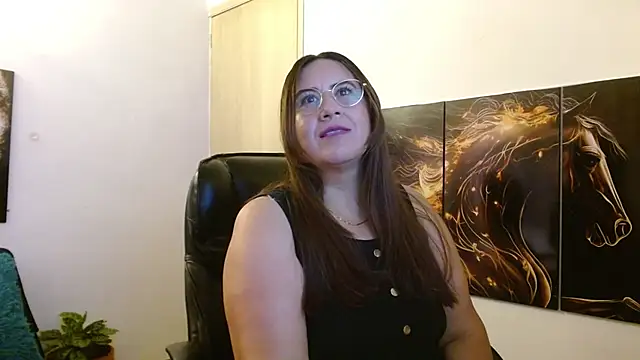 amalia brunette online show from April 10, 2026, 9:22 pm