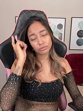 DianaHopson online show from March 21, 2025, 2:18 pm