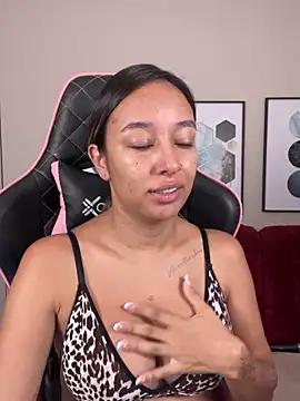 DianaHopson online show from March 22, 2025, 11:32 am