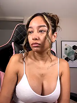 DianaHopson online show from October 21, 2025, 11:42 am