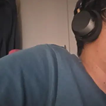 Snapshot of surfer_fun29 chatting on January 6, 2026, 3:49 pm surfer fun29 online show from January 6, 2026, 3:49 pm