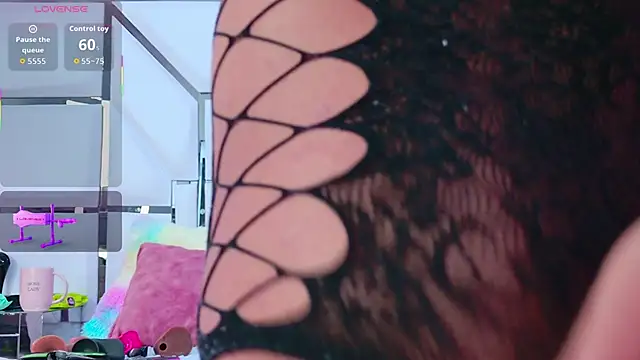 ZafiroClean online show from September 28, 2025, 7:43 pm