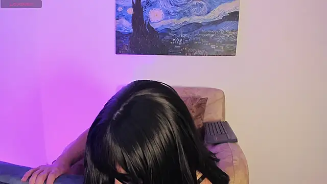 dahnia- online show from April 18, 2026, 4:26 am