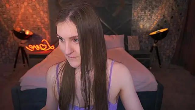 EmmyCharmm online show from November 5, 2025, 7:00 am