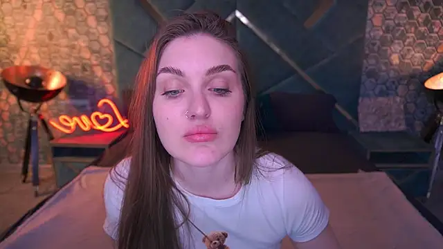 EmmyCharmm online show from March 29, 2026, 5:53 am