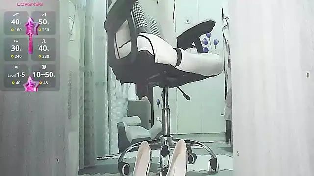 -orange  online show from November 7, 2025, 2:38 am