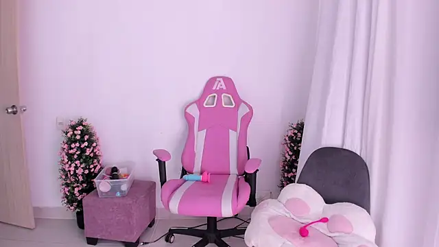 keissy rincon  online show from November 28, 2025, 4:12 am