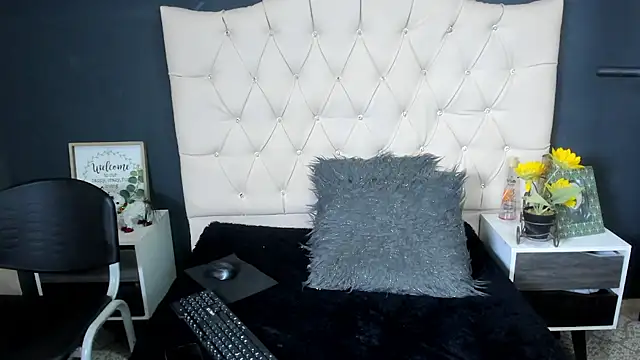 Andrys  online show from February 17, 2025, 4:28 pm