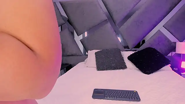 JulietaHazze online show from November 8, 2025, 3:32 am