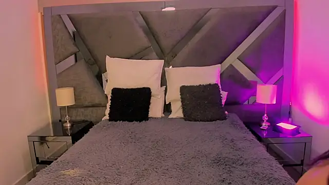 JulietaHazze online show from November 2, 2025, 3:44 am