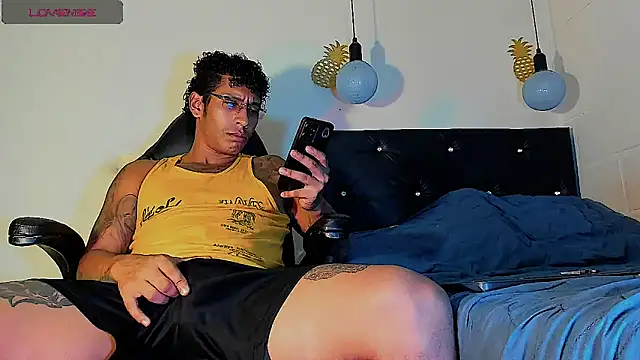 Snapshot of FuckHardlove chatting on March 1, 2025, 11:04 pm FuckHardlove online show from March 1, 2025, 11:04 pm