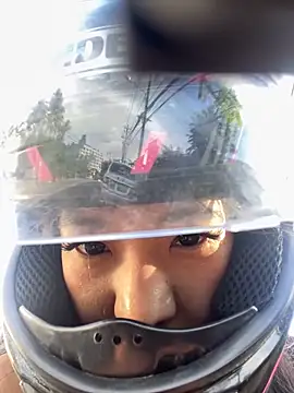 Snapshot of yoonipooni chatting on December 15, 2024, 9:35 am yoonipooni online show from December 15, 2024, 9:35 am