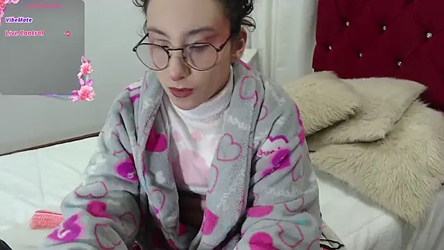 little  amy  online show from September 17, 2025, 7:27 pm