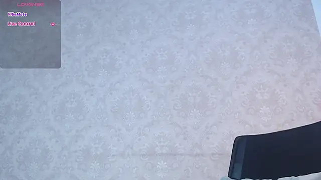 little  amy  online show from November 12, 2025, 7:40 pm