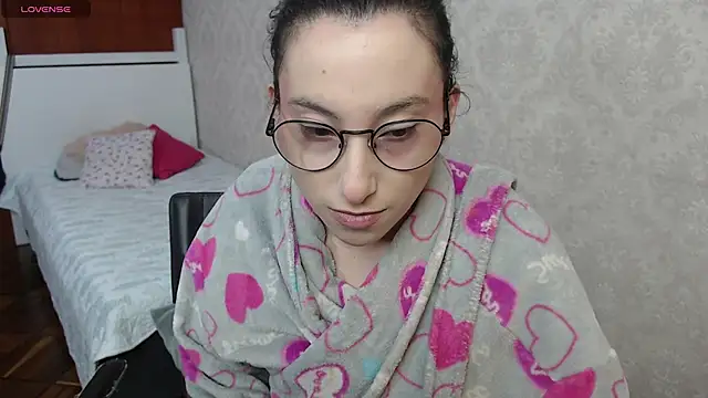 little  amy  online show from November 21, 2025, 8:30 pm