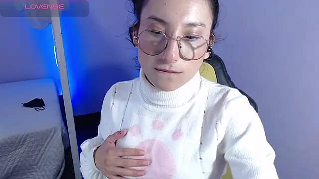 little  amy  online show from March 21, 2025, 6:38 am