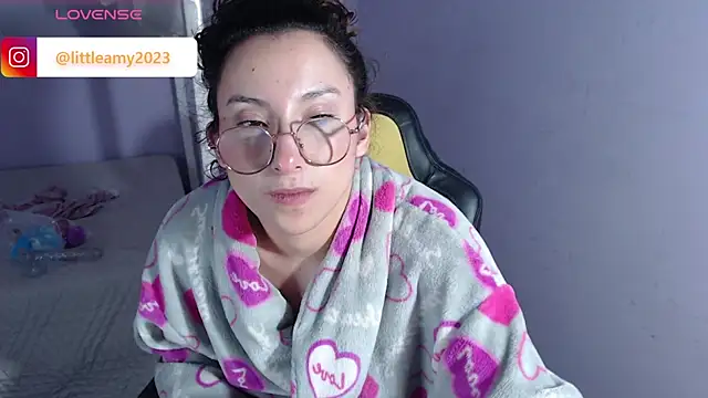 little  amy  online show from March 20, 2025, 4:51 am