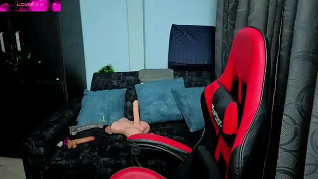 charlotee lovee69 online show from December 15, 2025, 3:01 am