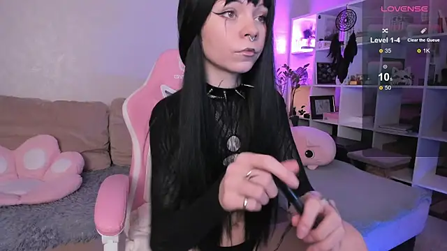  ChloeSweeet  online show from November 9, 2025, 4:33 pm