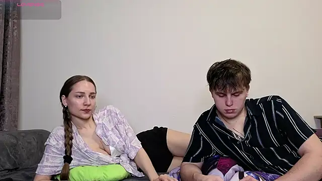 Snapshot of Emily_and_Ilumi chatting on December 4, 2025, 5:45 pm Emily and Ilumi online show from December 4, 2025, 5:45 pm