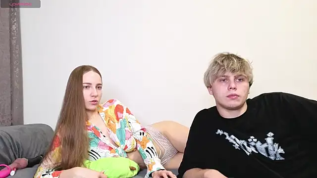 Snapshot of Emily_and_Ilumi chatting on September 25, 2025, 10:21 am Emily and Ilumi online show from September 25, 2025, 10:21 am