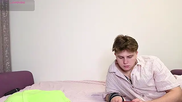 Snapshot of Emily_and_Ilumi chatting on November 15, 2025, 11:36 am Emily and Ilumi online show from November 15, 2025, 11:36 am