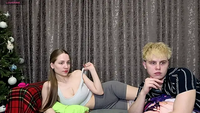 Snapshot of Emily_and_Ilumi chatting on January 9, 2026, 5:09 pm Emily and Ilumi online show from January 9, 2026, 5:09 pm