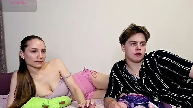 Snapshot of Emily_and_Ilumi chatting on November 25, 2025, 7:03 pm Emily and Ilumi online show from November 25, 2025, 7:03 pm