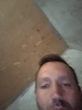 Snapshot of florin421 chatting on October 18, 2025, 8:05 am florin421 online show from October 18, 2025, 8:05 am