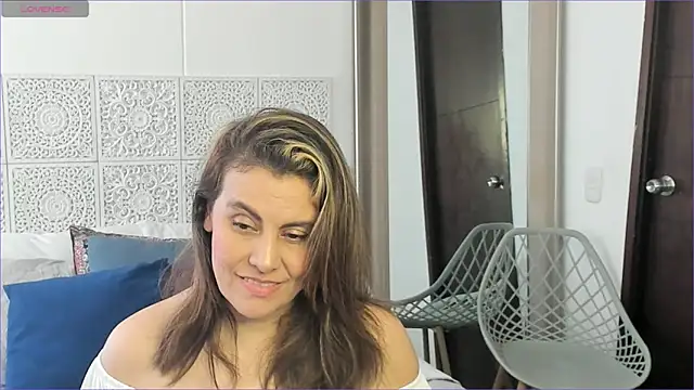 Snapshot of V_monse chatting on February 15, 2025, 7:06 pm V monse online show from February 15, 2025, 7:06 pm