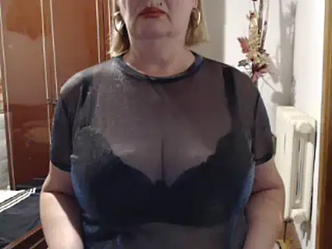 Secretfox online show from October 17, 2025, 4:27 am