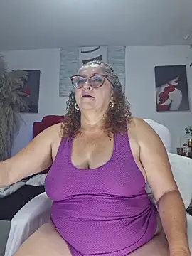 Snapshot of evelin_hott chatting on February 6, 2026, 2:07 am evelin hott online show from February 6, 2026, 2:07 am