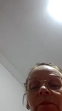 asleycavta online show from April 9, 2026, 2:57 am