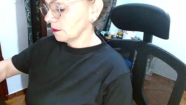 asleycavta online show from November 18, 2025, 2:27 am