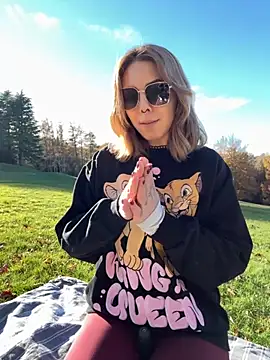 Mia Railey online show from November 3, 2025, 1:58 pm