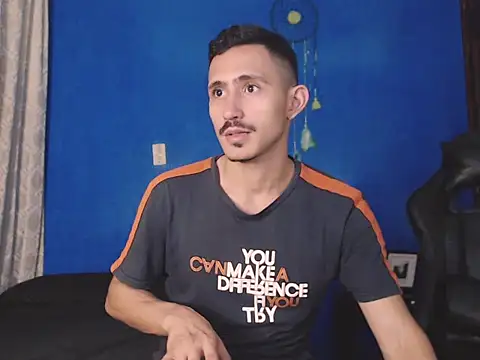 HomeAloneK online show from November 4, 2025, 7:28 pm