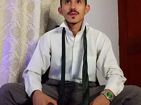 Snapshot of HomeAloneK chatting on May 4, 2026, 7:28 pm HomeAloneK online show from May 4, 2026, 7:28 pm