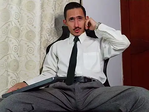 Snapshot of HomeAloneK chatting on May 12, 2026, 8:04 pm HomeAloneK online show from May 12, 2026, 8:04 pm