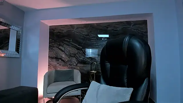 Snapshot of SofiaReyes1 chatting on October 7, 2025, 12:33 am SofiaReyes1 online show from October 7, 2025, 12:33 am