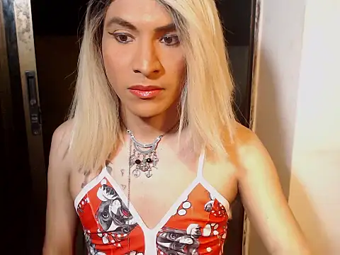 HugeDanex online show from November 15, 2025, 4:49 am