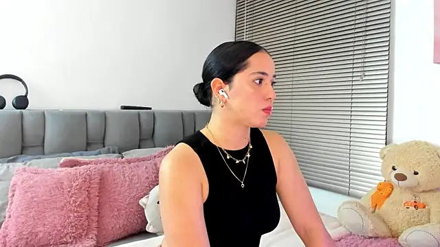 Gigi-bom online show from November 15, 2025, 12:03 am