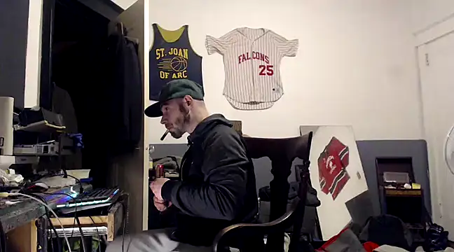 Snapshot of sledge901 chatting on January 17, 2025, 3:23 am sledge901 online show from January 17, 2025, 3:23 am