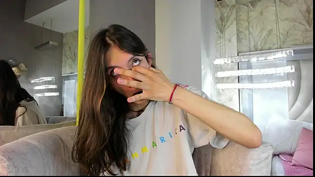 Feniix   online show from April 10, 2026, 4:52 am