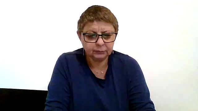 Snapshot of roseblak42 chatting on October 9, 2025, 2:17 pm roseblak42 online show from October 9, 2025, 2:17 pm