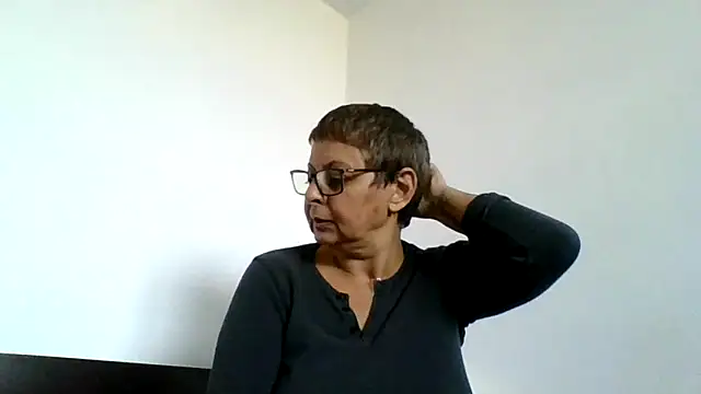 Snapshot of roseblak42 chatting on October 16, 2025, 2:14 pm roseblak42 online show from October 16, 2025, 2:14 pm