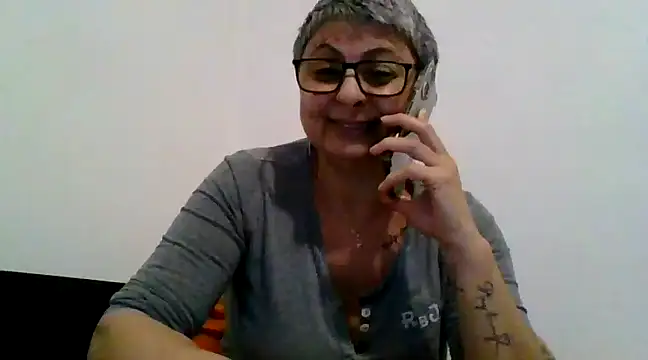Snapshot of roseblak42 chatting on March 10, 2025, 6:01 pm roseblak42 online show from March 10, 2025, 6:01 pm