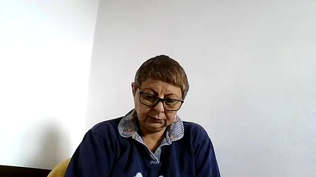 Snapshot of roseblak42 chatting on October 18, 2025, 10:28 am roseblak42 online show from October 18, 2025, 10:28 am
