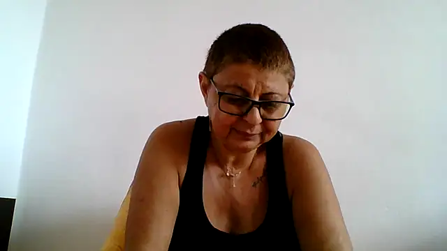 Snapshot of roseblak42 chatting on September 15, 2025, 11:10 am roseblak42 online show from September 15, 2025, 11:10 am