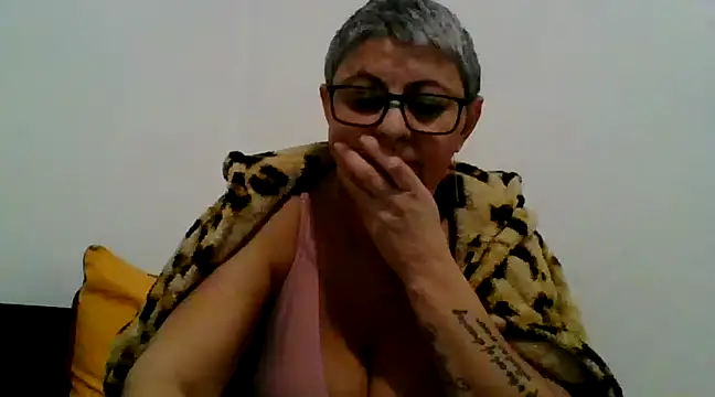 Snapshot of roseblak42 chatting on February 21, 2025, 5:20 pm roseblak42 online show from February 21, 2025, 5:20 pm