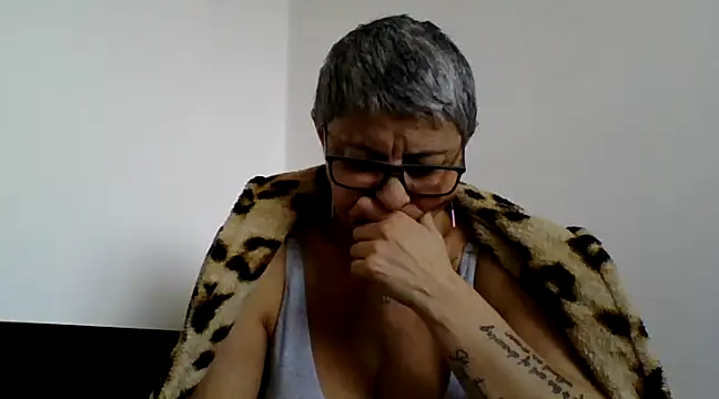 Snapshot of roseblak42 chatting on March 2, 2025, 12:25 pm roseblak42 online show from March 2, 2025, 12:25 pm